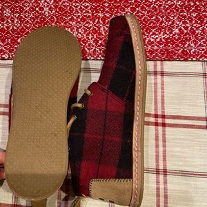 Womans Size 8 Toms Shoes.. Buffalo Plaid